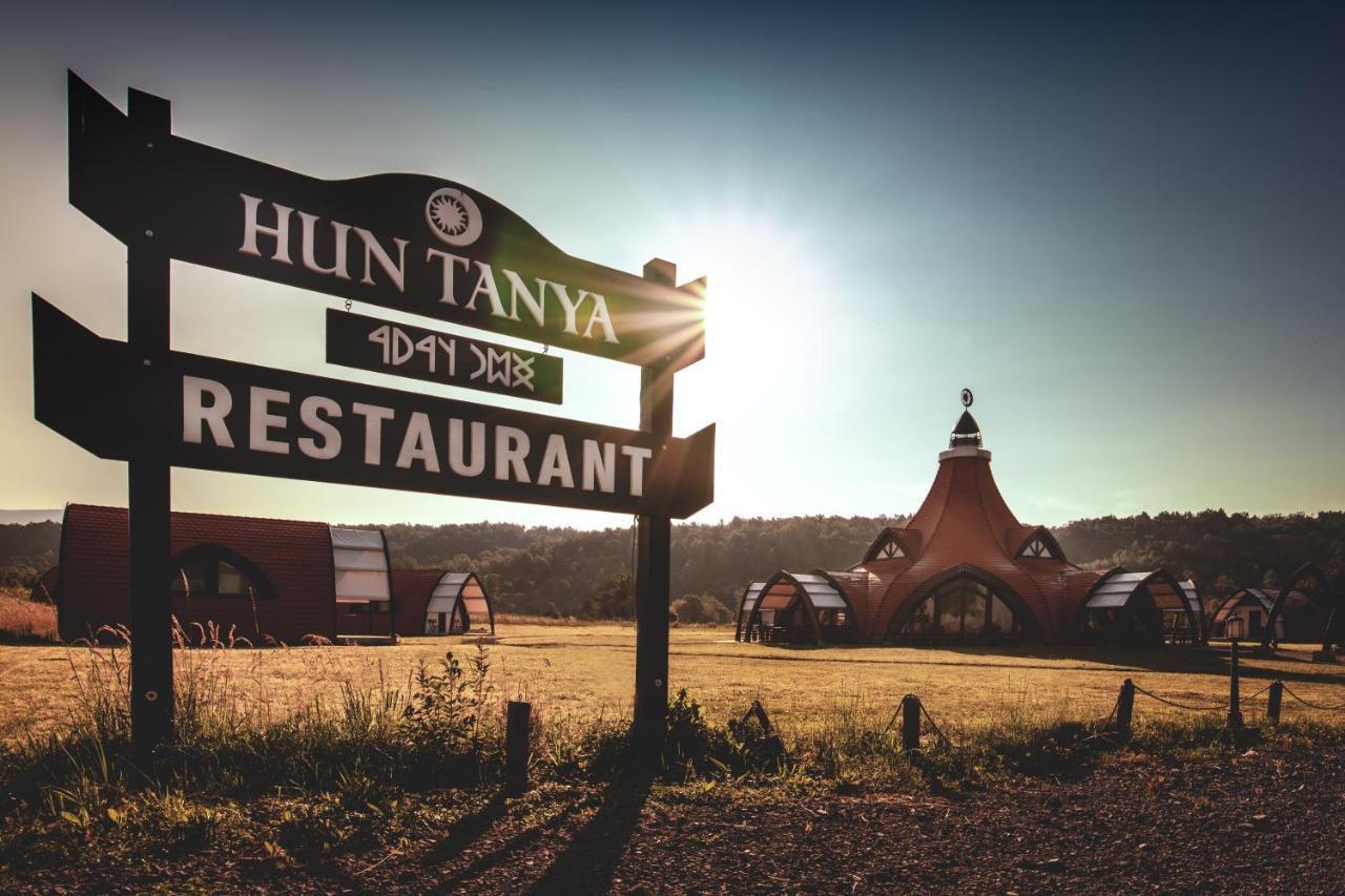 Hotel Hunnia - Huntanya Vlahita Exteriér fotografie