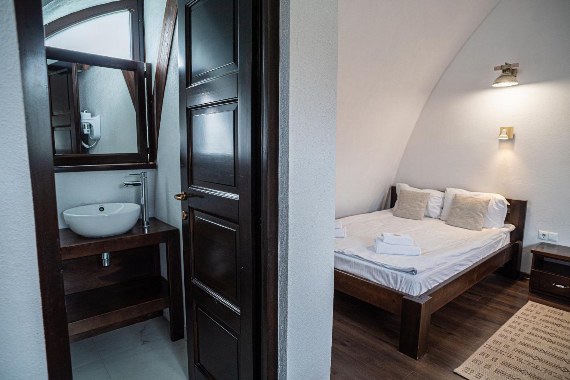 Hotel Hunnia - Huntanya Vlahita Exteriér fotografie
