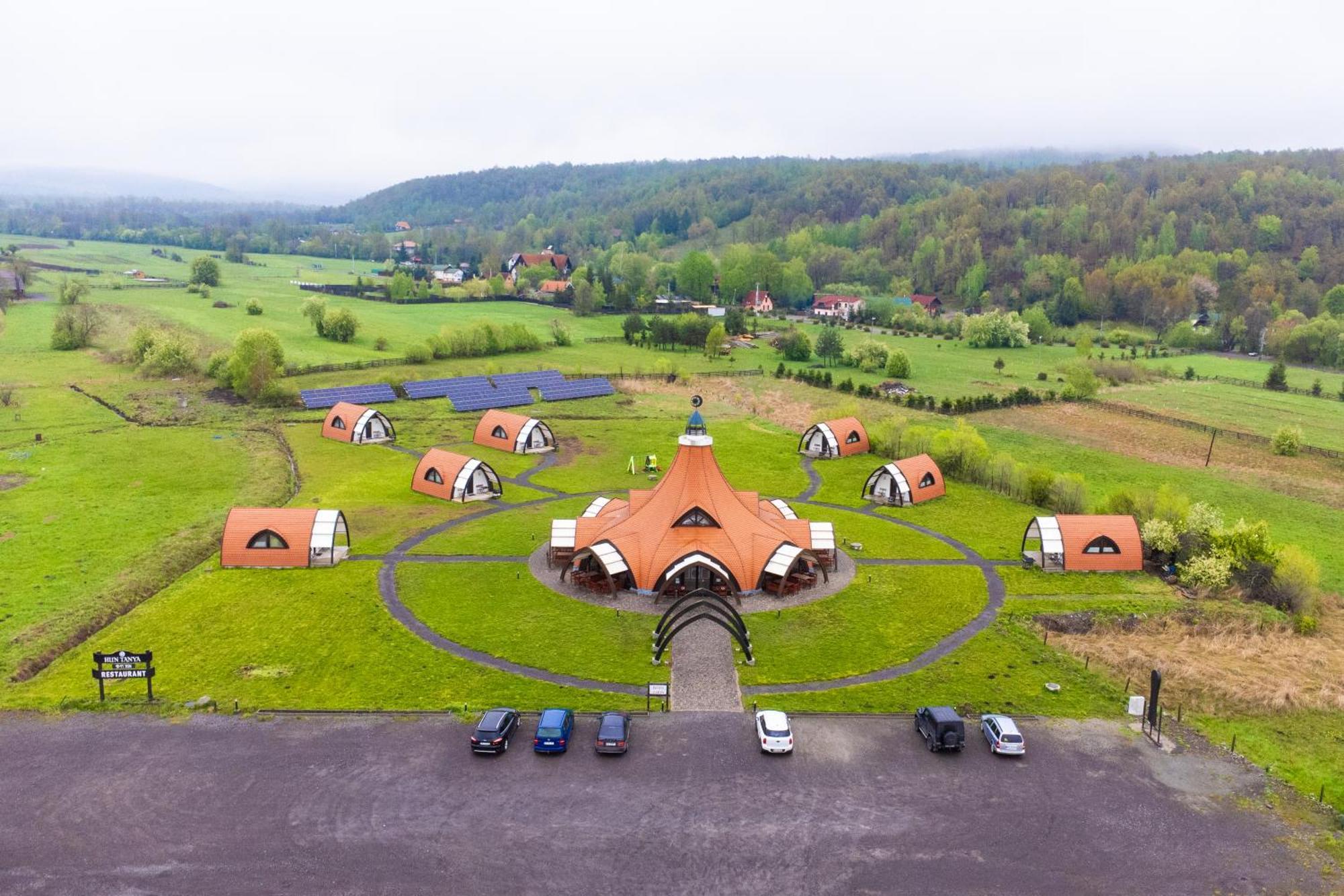 Hotel Hunnia - Huntanya Vlahita Exteriér fotografie