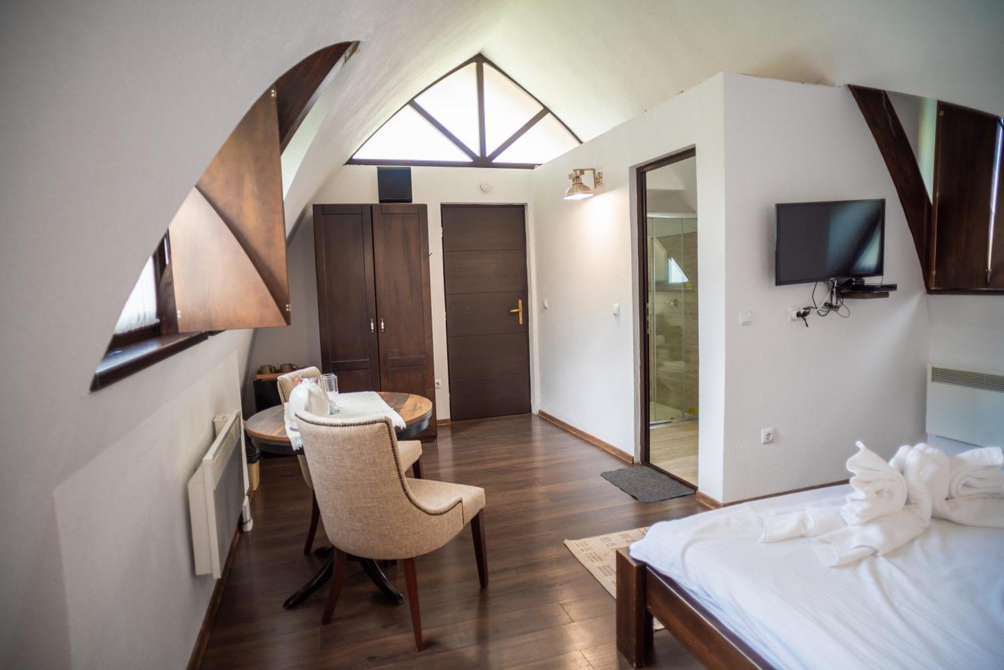 Hotel Hunnia - Huntanya Vlahita Exteriér fotografie