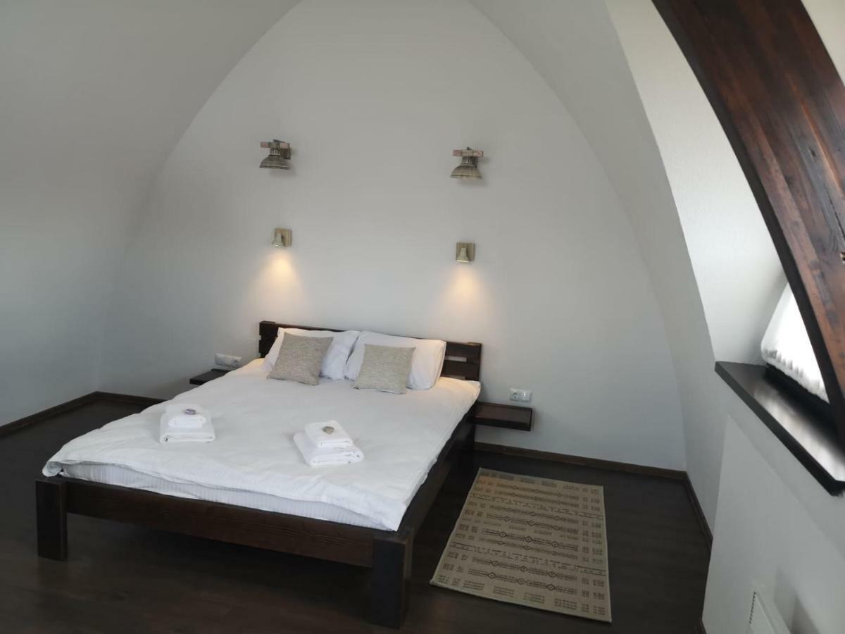Hotel Hunnia - Huntanya Vlahita Exteriér fotografie
